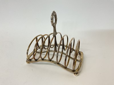 Lot 68 - Victorian Elkington & Co. silver plated six division toast rack with reeded borders on ball feet, 17cm long