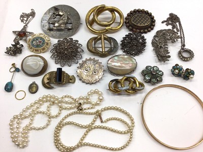 Lot 112 - Group of Victorian and later jewellery