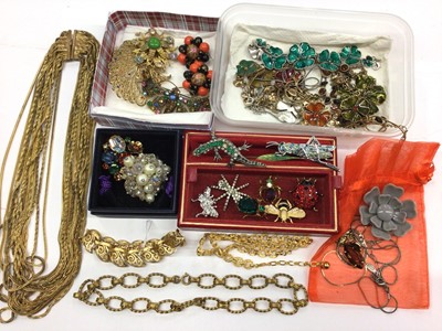 Lot 116 - Group of vintage jewellery including Trifari, Elizabeth Morrey, Jewelcraft and Pilgrim