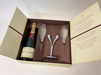 Lot 120 - Moët & Chandon champagne and glasses presentation set, boxed