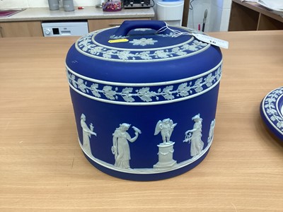 Lot 16 - 19th century Wedgwood jasperware cheese dome and cover