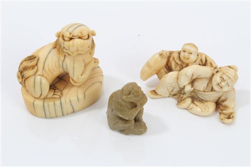 Lot 1085 - 19th century Japanese carved ivory netsuke -...