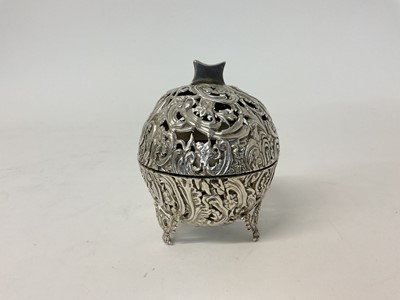 Lot 41 - Late 19th century Dutch silver string holder