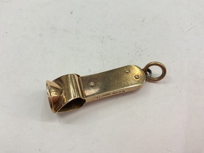 Lot 1104 - George V 9ct gold cigar cutter, maker Sampson Mordan & Co (London 1919)