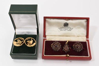 Lot 204 - Bohemian garnet cluster pendant in gold setting (stamped 585), pair of silver gilt bohemian garnet cluster clip on earrings and a pair of novelty Farthing cufflinks