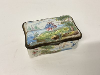 Lot 31 - 18th century faience box