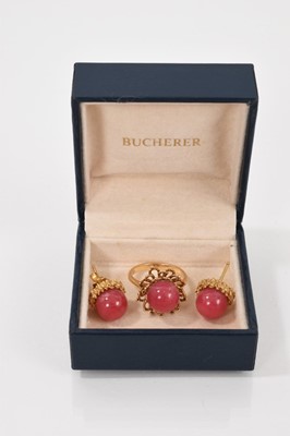 Lot 229 - Gold and rhodonite flower head cocktail ring (stamped 750) and matching pair of stud earrings