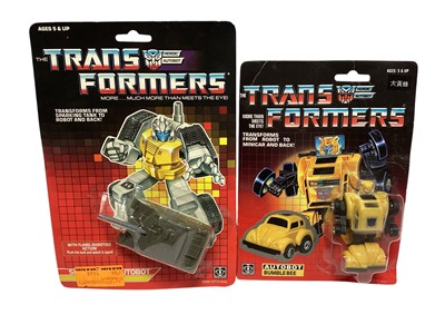 Lot 1701 - Hasbro Transformers (c1987) Sparkabot Autobot Sizzle, Fizzle & Guzzle, No.5859, plus Autobot Construction Patrol No.5544 & Bumblebee together with HG Toys Robots in Disguise Clip On, all...