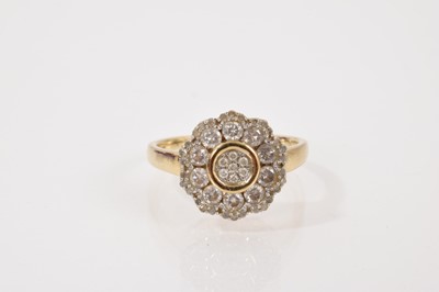 Lot 187 - 9ct gold ‘La Fleur d'été' diamond cluster ring