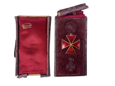 Lot 883 - Italian First World War Red enamel cross medal, with the date 1919 to reverse, in fitted case.