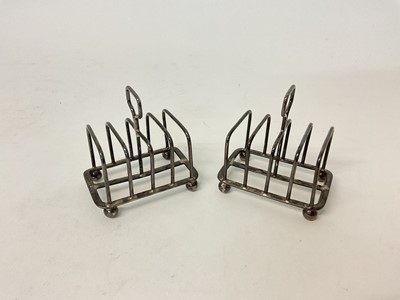 Lot 82 - Pair of Edwardian silver four-division toast rack, Sheffield 1905 (Harry Atkin), 7.5cm high