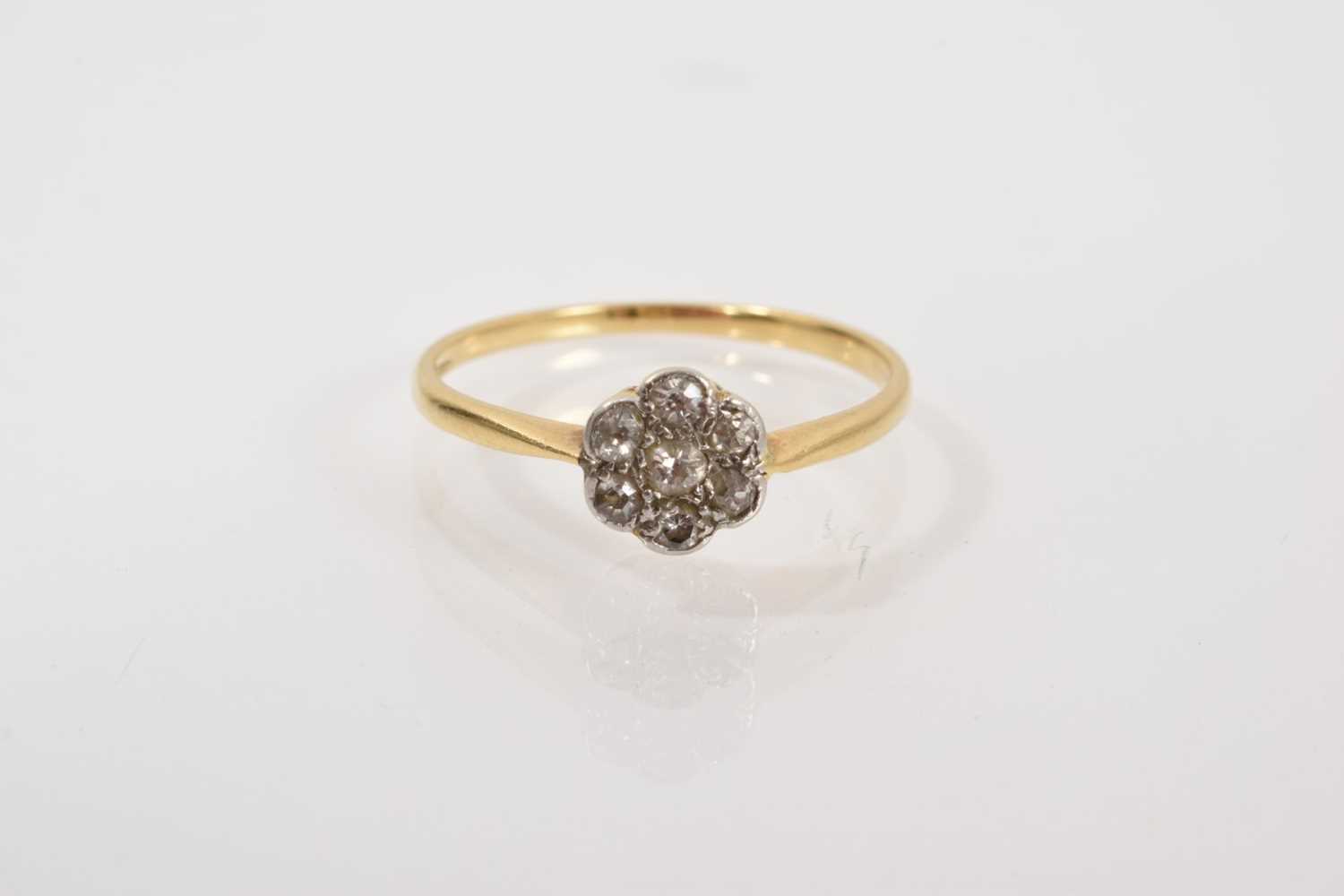 Lot 609 - Edwardian diamond daisy cluster ring in platinum setting on 18ct gold shank