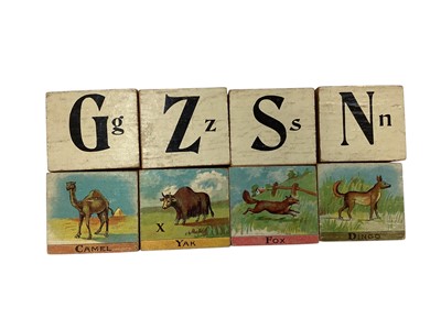 Lot 39 - 1920s children's blocks game