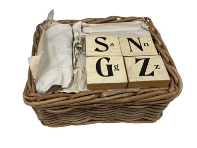 Lot 39 - 1920s children's blocks game