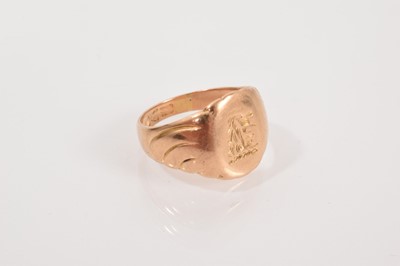 Lot 628 - Victorian 18ct gold signet ring with engraved lion’s head crest
