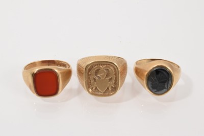 Lot 246 - Three 9ct gold signet rings