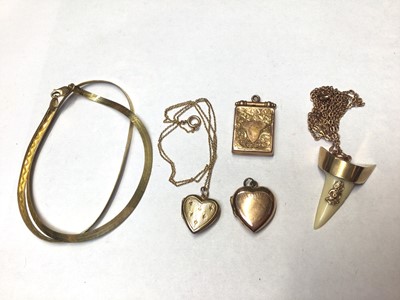 Lot 1013 - Three 9ct gold back and front lockets, 9ct gold mounted tooth pendant on 9ct gold chain and 9ct gold necklace