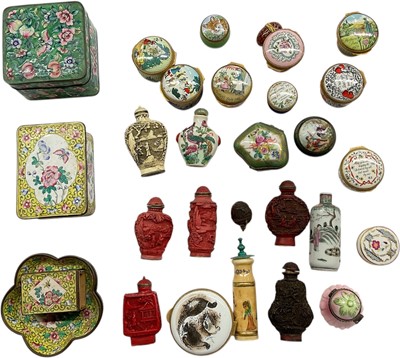 Lot 792 - Collection of snuff bottles, Halcyon Days enamels and Oriental and vertu items.