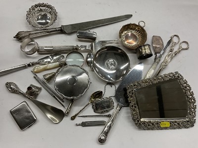 Lot 1095 - Group of silver and white metal