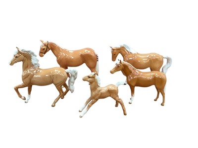 Lot 1301 - Five various Beswick Palomino horses