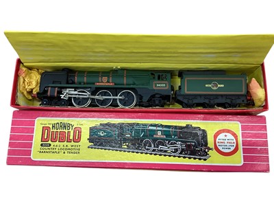 Lot Railway OO gauge Hornby Dublo 'Golden Fleece' locomotive & tender No. 2211 plus 4-6-2 SR West Country locomotive 'Barnstaple' & tender No. 2235 both boxed (2)