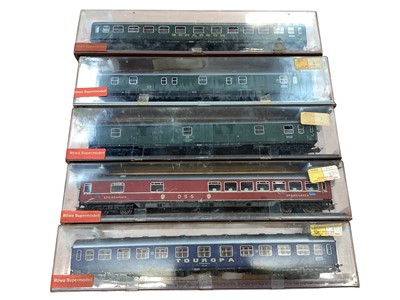 Lot 1797 - Railway Hornby Dublo boxed selection of carriages, coaches & wagons, TPO mail van set, carriages & 1 Exley (Qty)