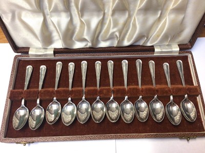 Lot 1021 - Set of twelve silver coffee spoons in fitted case (Sheffield 1953)