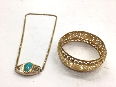 Lot 1106 - Eastern yellow metal bangle with pierced decoration, marked 'I.C. 22', together with a yellow metal turquoise pendant necklace