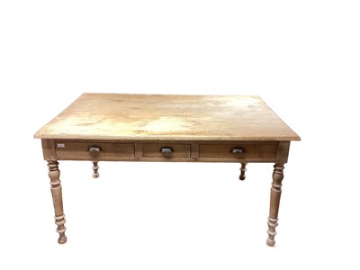 Lot 1231 - Pine farmhouse table with three drawers