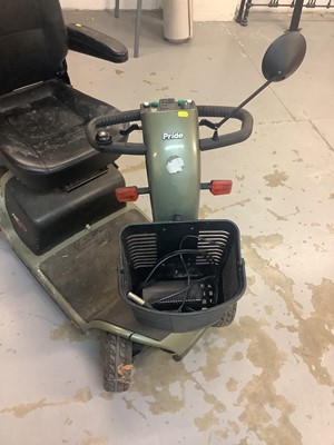 Lot 6 - Pride Colt Deluxe mobility scooter