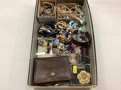 Lot 1069 - Group of vintage costume jewellery and bijouterie