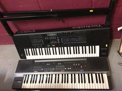 Lot 329 - Two electric keyboards