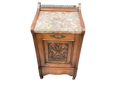 Lot 1287 - Edwardian coal purdonium with marble top