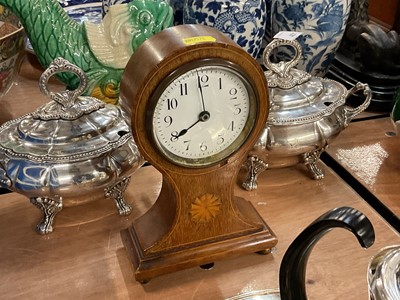 Lot 402 - Edwardian mahogany mantel clock in balloon shaped case with later quartz movement.