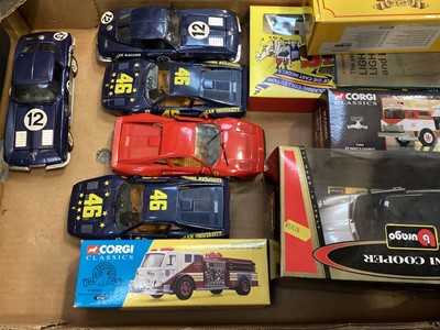 Lot 701 - Mixed lot of boxed and loose diecast vehicles (8 boxes)