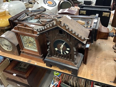 Lot 482 - Group of assorted clocks to include two Vienna regulator wall clocks, 1930's mantel clock and others.