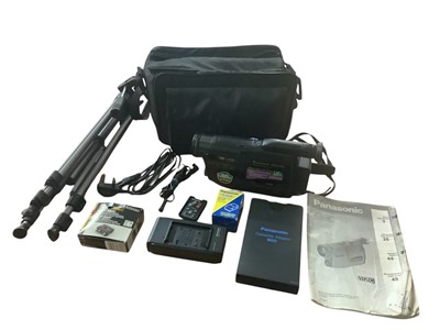 Lot 10 - Panasonic vhs-c movie camera nv-rx19b together with bag, tripod and charger