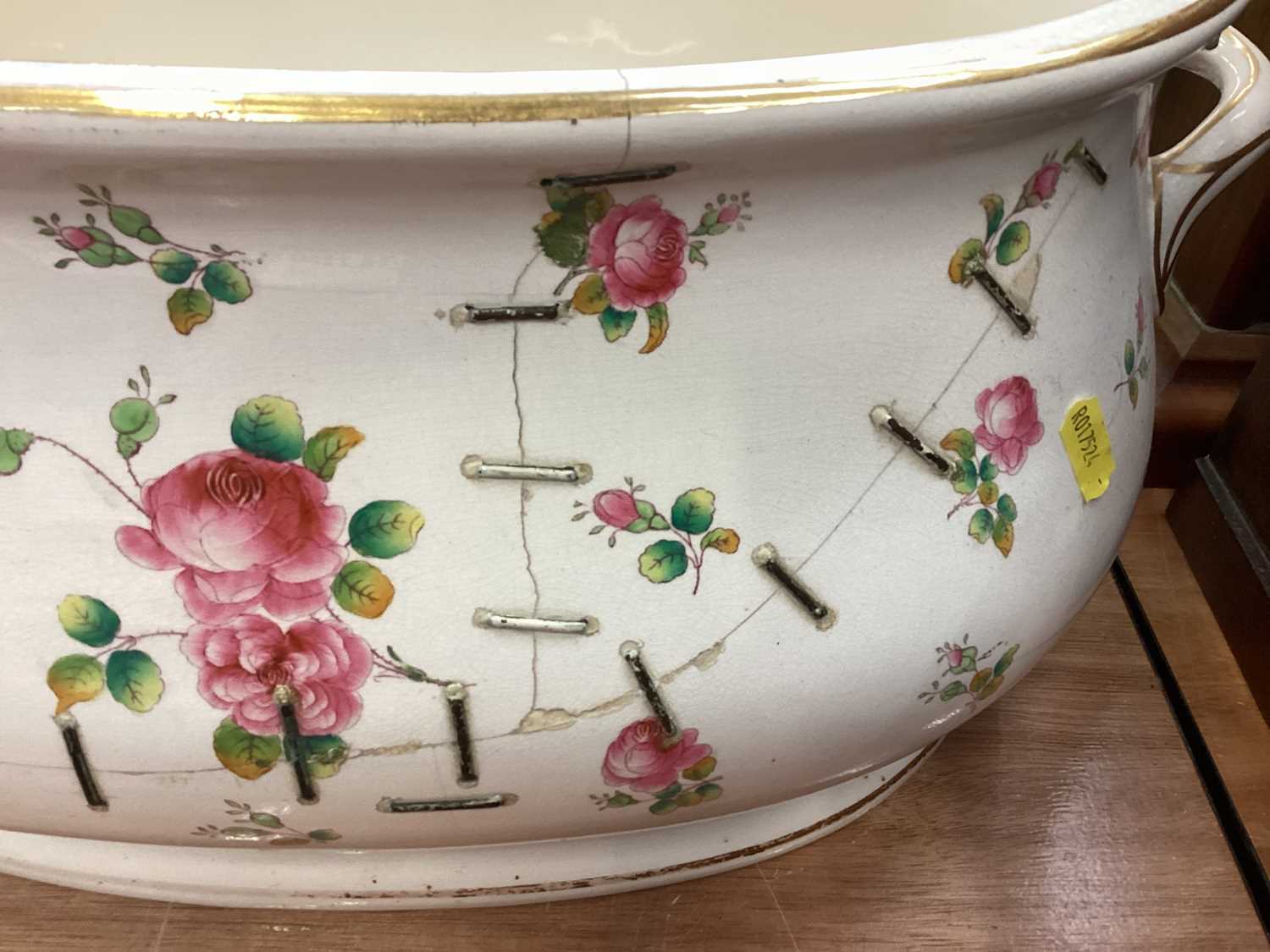 Victorian Ransfers Lot 517 - Victorian Minton foot bath decorated with