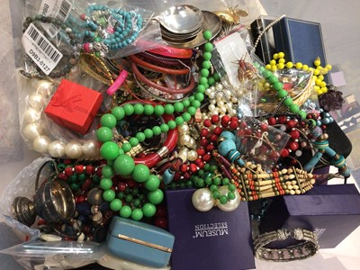 Lot 1114 - Quantity of costume jewellery and bijouterie