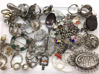 Lot 1116 - Group of silver and white metal jewellery