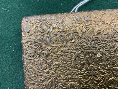 Lot 813 - Fine late 18th / early 19th century continental silver gilt snuff box