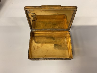 Lot 813 - Fine late 18th / early 19th century continental silver gilt snuff box