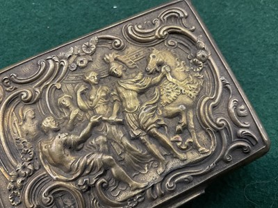 Lot 813 - Fine late 18th / early 19th century continental silver gilt snuff box