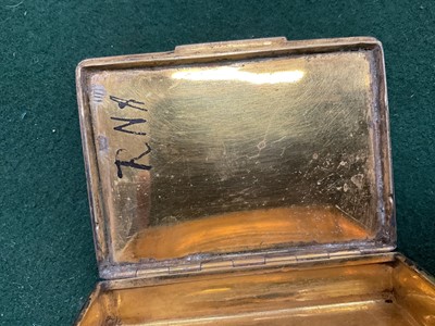 Lot 813 - Fine late 18th / early 19th century continental silver gilt snuff box