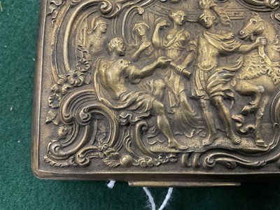 Lot 813 - Fine late 18th / early 19th century continental silver gilt snuff box