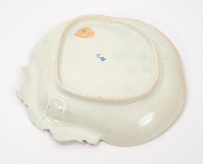 Lot 41 - A Worcester porcelain shell moulded dessert dish, circa 1770, decorated in enamels with the Sir Joshua Reynolds pattern, with gilt-patterned and wet blue border, 19cm wide
