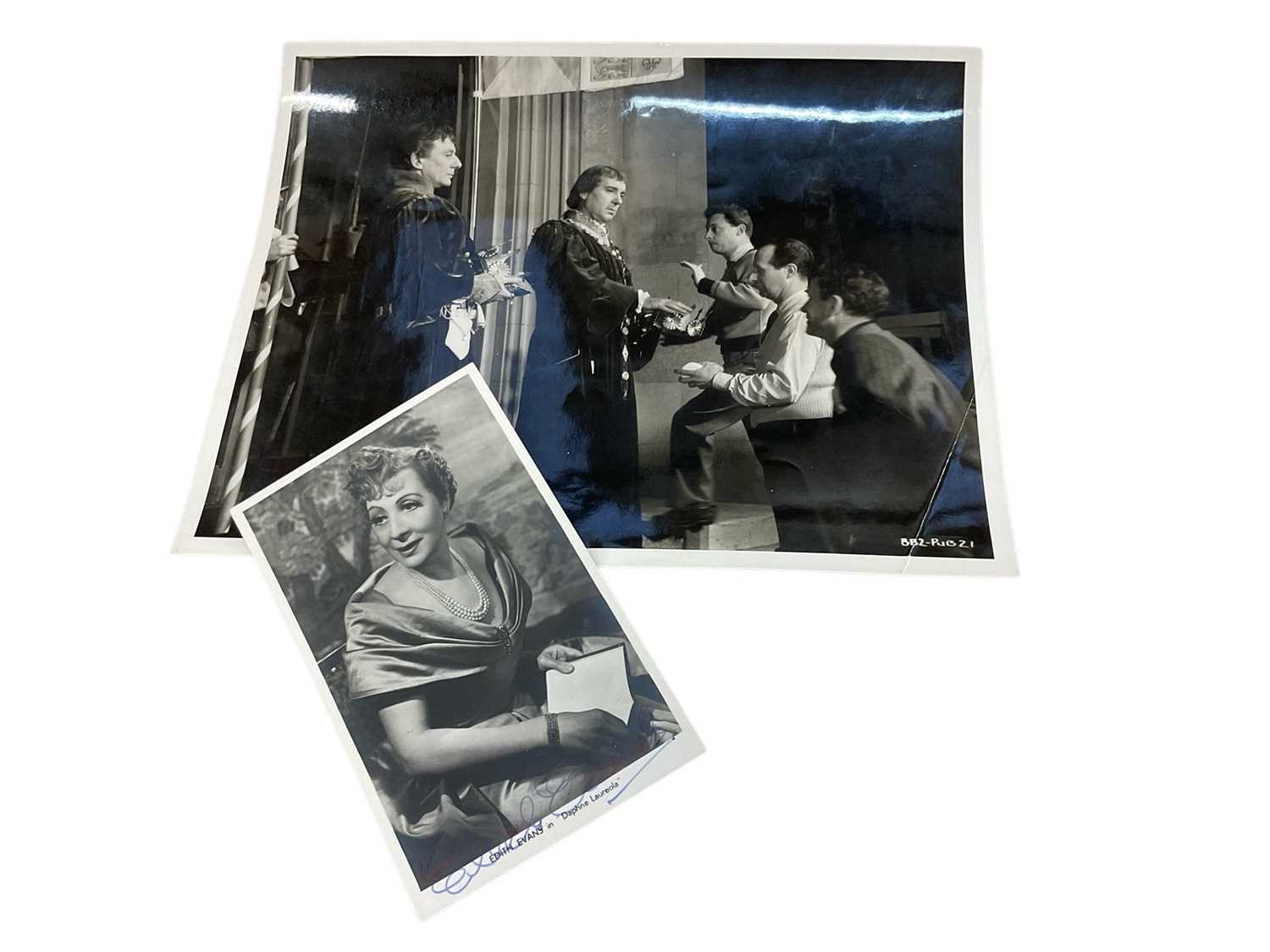 Lot Publicity photographic still of Richard III with Lawrence Olivier and Sir Ralph Richardson and signed photograph of Dame Edith Evans in Laureola (1949)