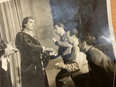 Lot Publicity photographic still of Richard III with Lawrence Olivier and Sir Ralph Richardson and signed photograph of Dame Edith Evans in Laureola (1949)