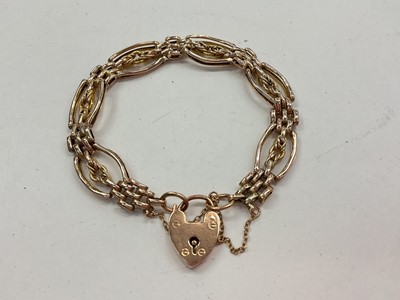 Lot 1042 - 9ct gold link bracelet with padlock clasp and a spare link