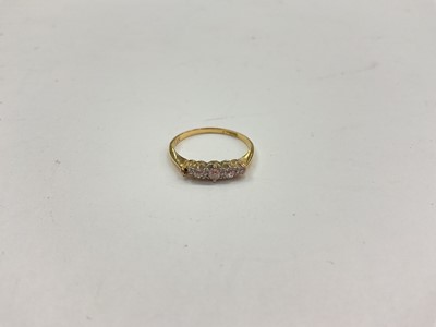 Lot 1045 - 18ct gold diamond five stone ring (one stone missing)